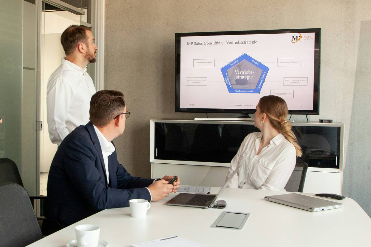 The 2024 Guide to Choosing the Right Marketing Automation CRM Tools for Small Business Survival